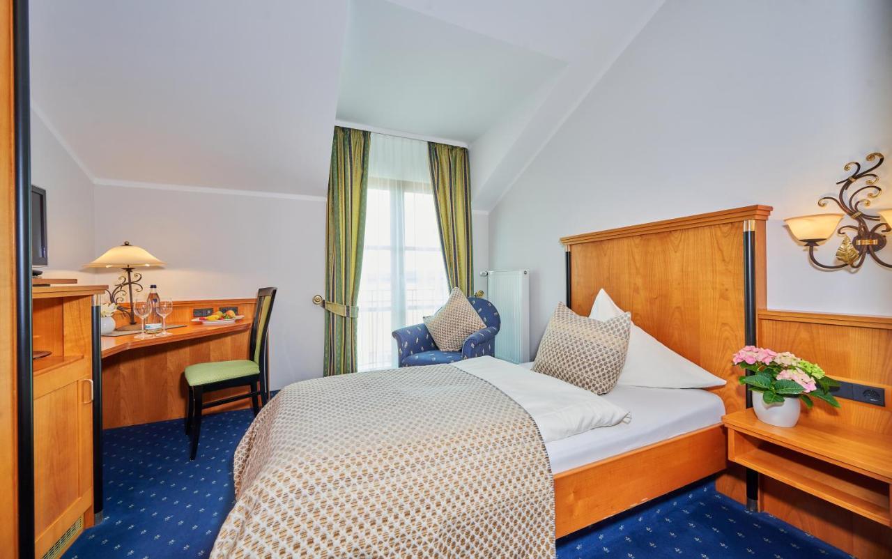 Landhotel Schneider Riedenburg Esterno foto